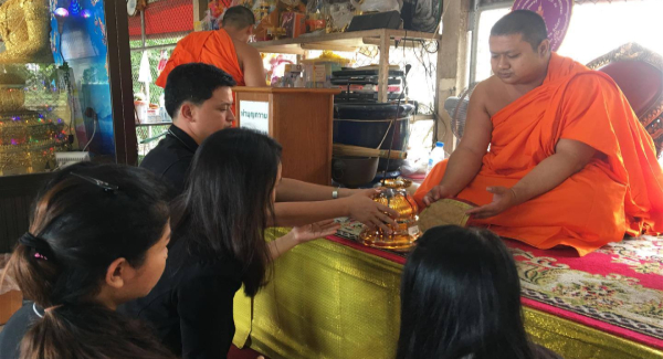 Traditional candle offerings